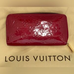Authentic Louis Vuitton Monogram Vernis Zippy Wallet